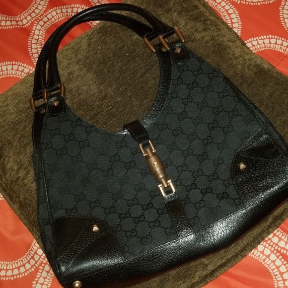 This bag is too small for me..I prefer a bigger bg - Picture 1 of 6